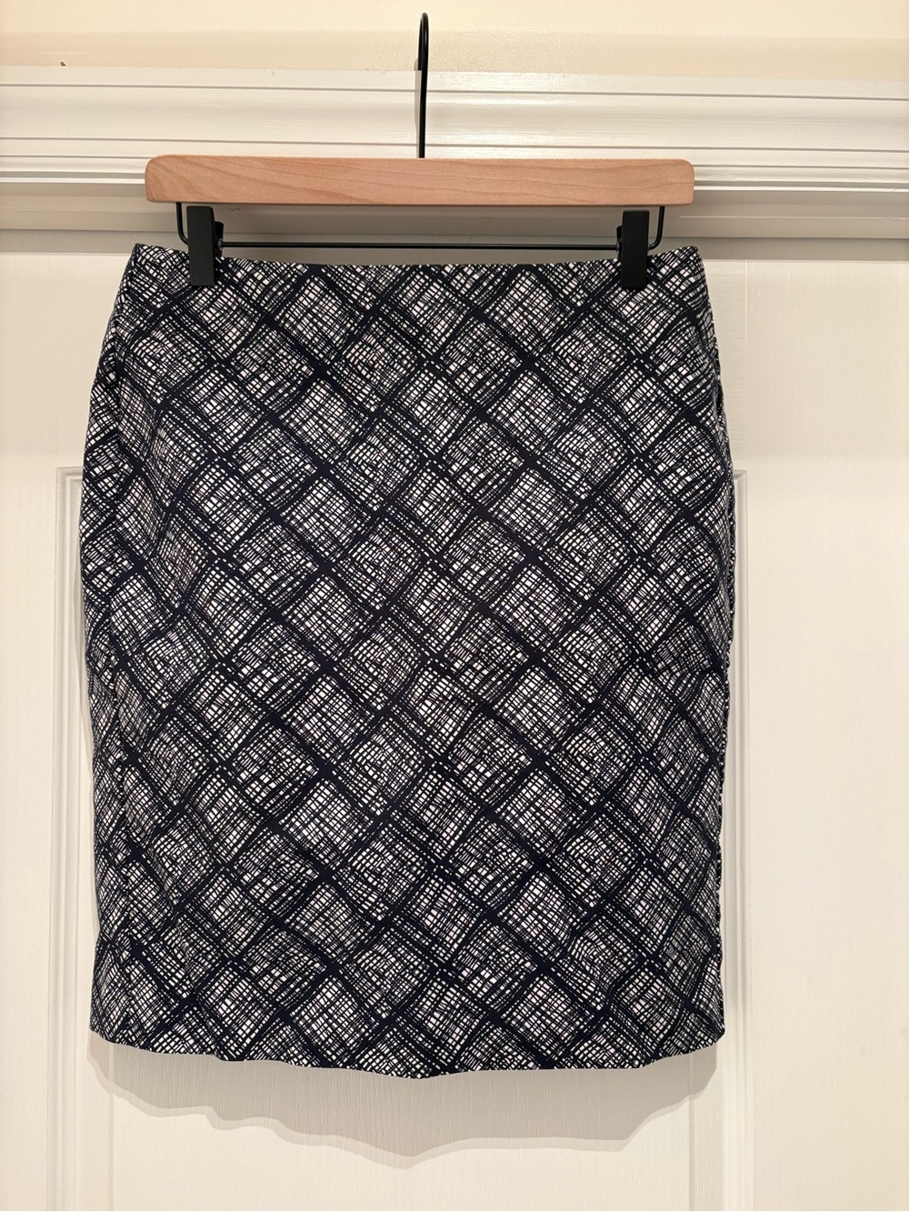 Women’s Banana Republic stretch pencil skirt navy and white size 6